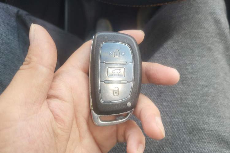 Used Hyundai Tucson 2015 1.6T Dual-Clutch Two-Wheel-Drive Smart Model Vehicle Key