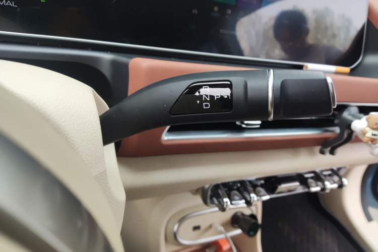 Used ORA Good Cat 2023 401 km Standard Range Luxury Version Lithium Iron Phosphate Gear Lever