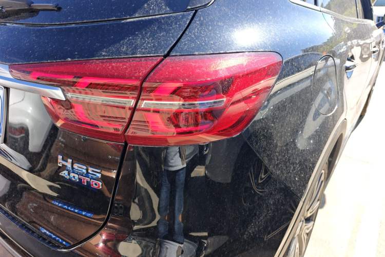 Used Hongqi HS5 2022 Facelifted Version 2.0T Smart Connect Flagship All-Wheel-Drive Edition Right Rear Taillight