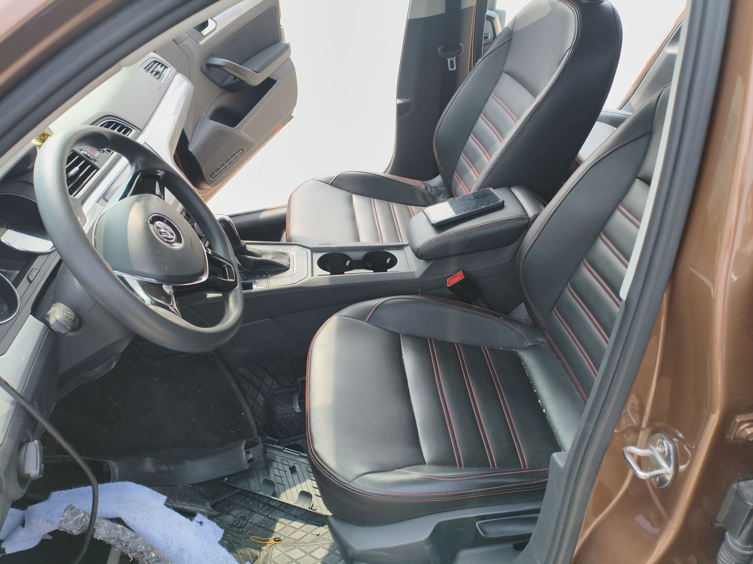 Переднее сиденье в автомобиле