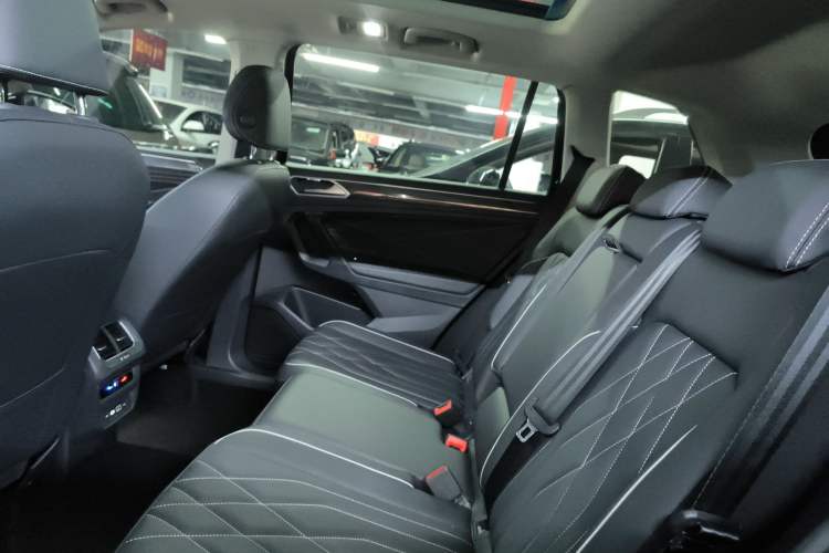 Used Volkswagen Tiguan L 2023 Revised Version 330TSI Automatic Two-Wheel Drive Smart Enjoyment Edition
