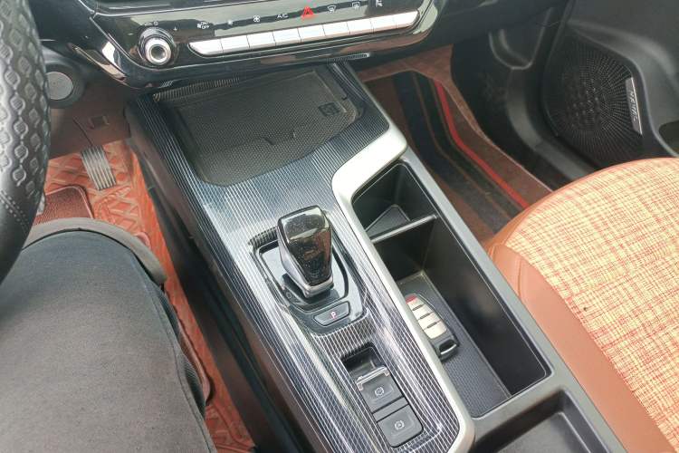 Used Haval LHERY 2022 Jingxiang Edition 1.5T Copper Rabbit Gear Lever