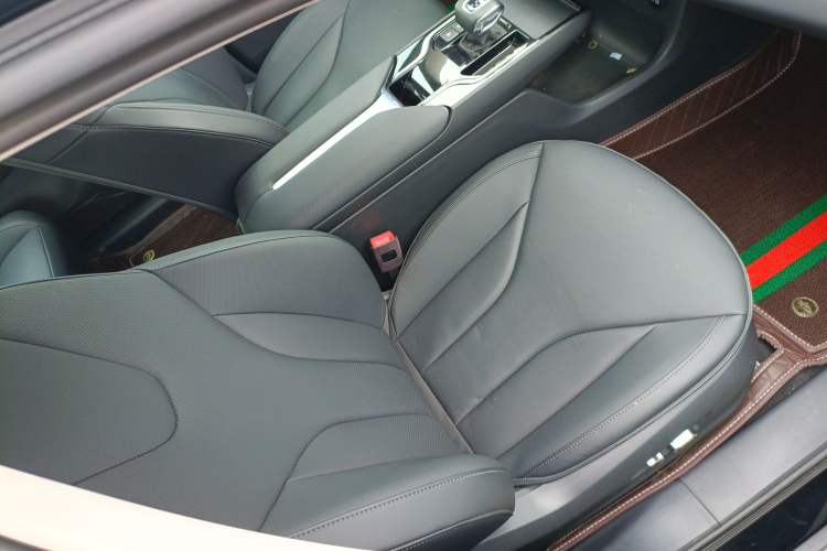 Used Hongqi E-QM5 2021 Online Booking Charging Basic Edition 5 Seats Right Front Seat