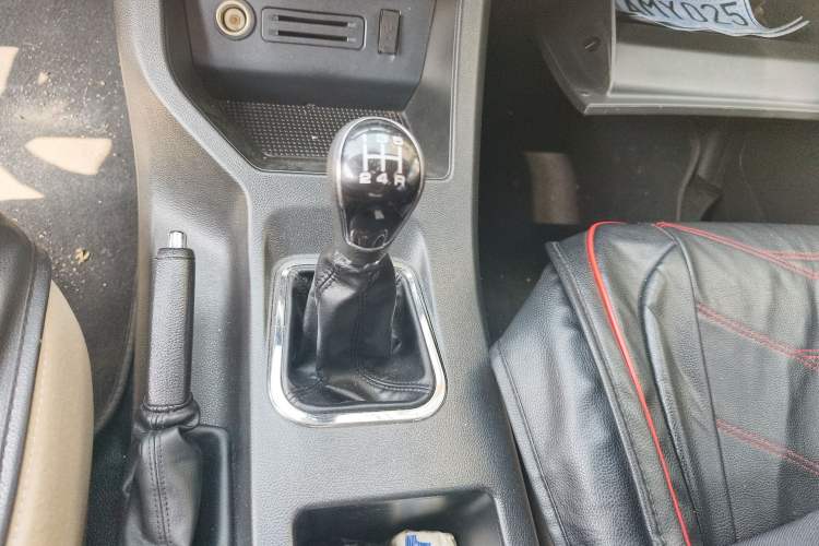 Used FORTHING Lingzhi 2023 M5L 1.6L Rental Custom Edition 7 Seats
