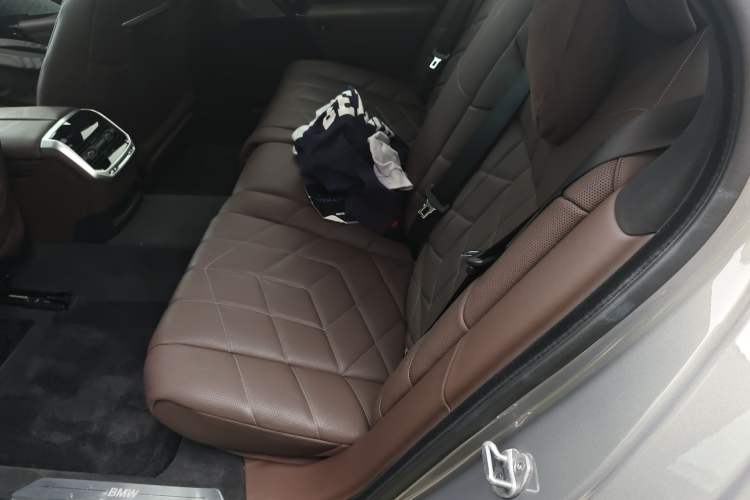 Used BMW i7 2023 xDrive60L Luxury Package
