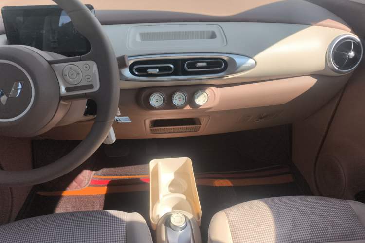 Used Wuling Hongguang MINIEV 2025 Four-Door Version Advanced Edition Audio And AC Panel