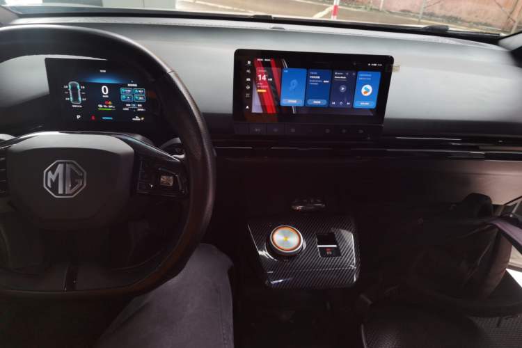 Used MG 4 EV 2022 425 km Luxury Edition Center Console