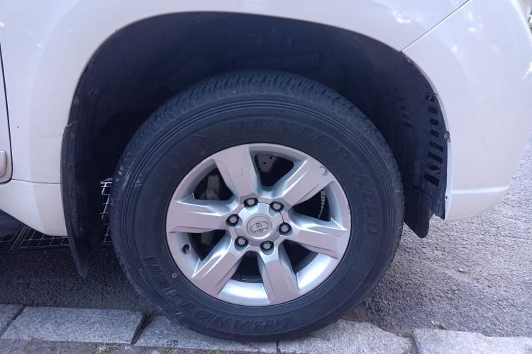 Used Toyota Prado 2016 2.7L Automatic Standard Edition Right Front Wheel Hub