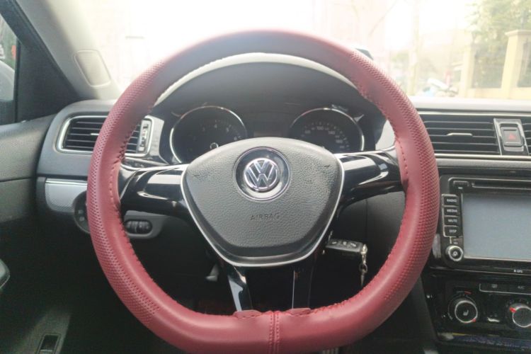 Used Volkswagen Sagitar 2015 1.6L Automatic Comfort Model
