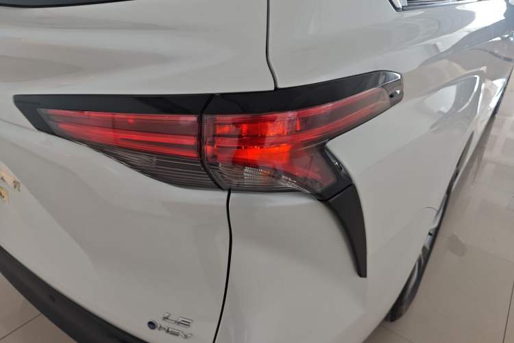 Used Toyota SIENNA 2024 2.5L Hybrid Comfort Edition