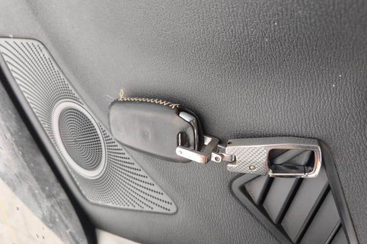 Used Haval H2 2016 Red-Label 1.5T Manual Two-Wheel Drive Luxury Model Vehicle Key