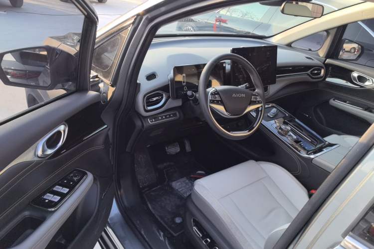 Used AION V 2022 Plus 70 Smart Edition Ternary Lithium Interior 3