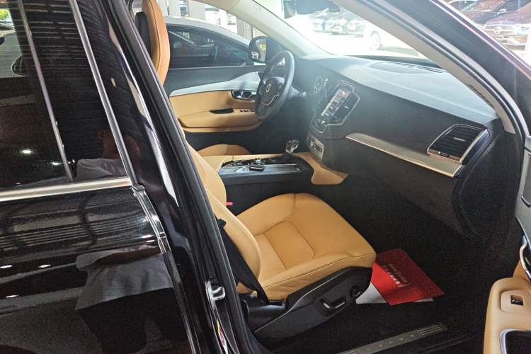 Used Volvo XC90 2015 T6 Zhiyi Edition 7-Seater
