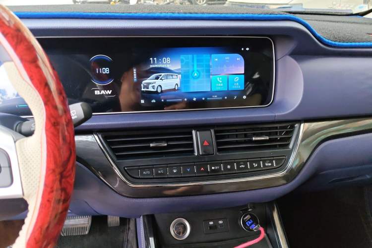 Used BAW Ruisheng Ace M7 2025 2.0L Automatic Long Wheelbase Flagship Version 7 Seats Audio And AC Panel