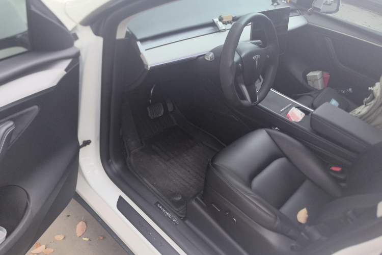 Used Tesla Model Y 2023 Rear-Wheel-Drive Version
