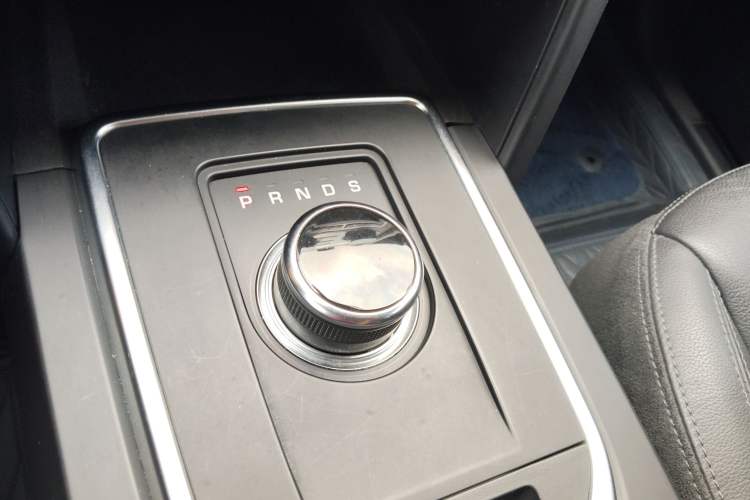 Used Land Rover Discovery Sport 2018 200 PS PURE Edition Gear Lever