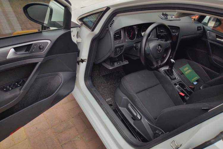 Used Volkswagen Golf 2016 1.6L Automatic Fashion Model