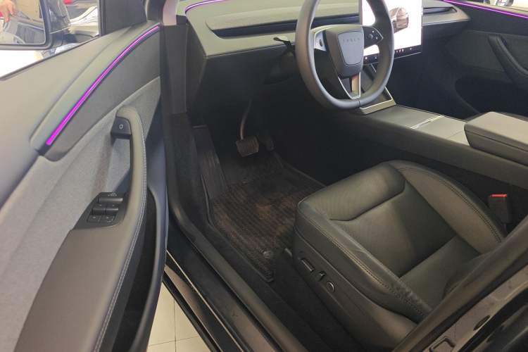 Used Tesla Model Y 2025 Rear-Wheel-Drive Version
