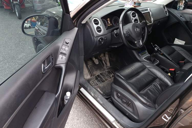 Used Volkswagen Tiguan 2015 1.8TSI Manual Two-Wheel-Drive Limited Edition Driver Seat