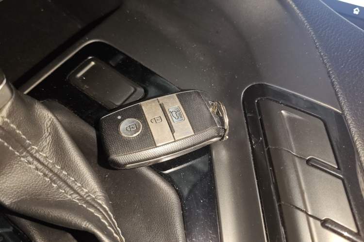 Used Kia KX7 2017 2.4L Automatic 2WD GLS 5-Seater
