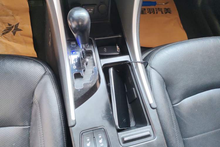 Used Hyundai Sonata 2015 Classic 2.0L Automatic Luxury Edition Gear Lever