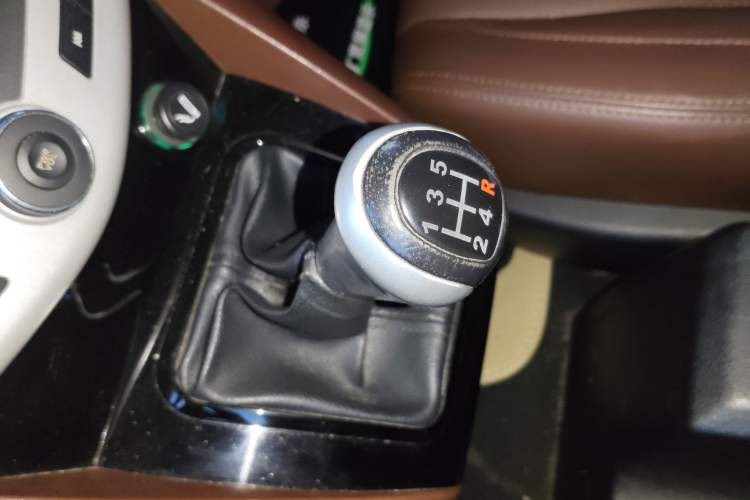 Used BYD S6 2014 2.0L Manual Luxury 5-Seater