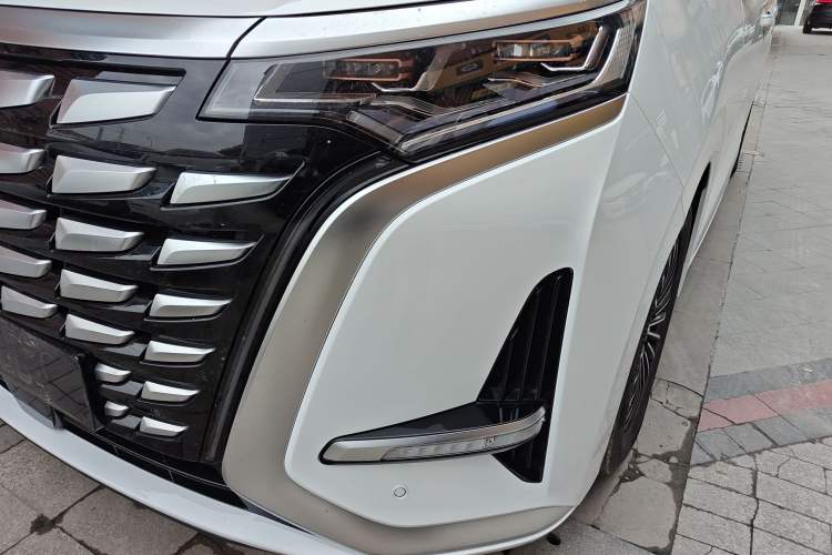 Used Denza D9 2022 DM-i 970 Four-Wheel Drive Flagship Model Left Front Headlight