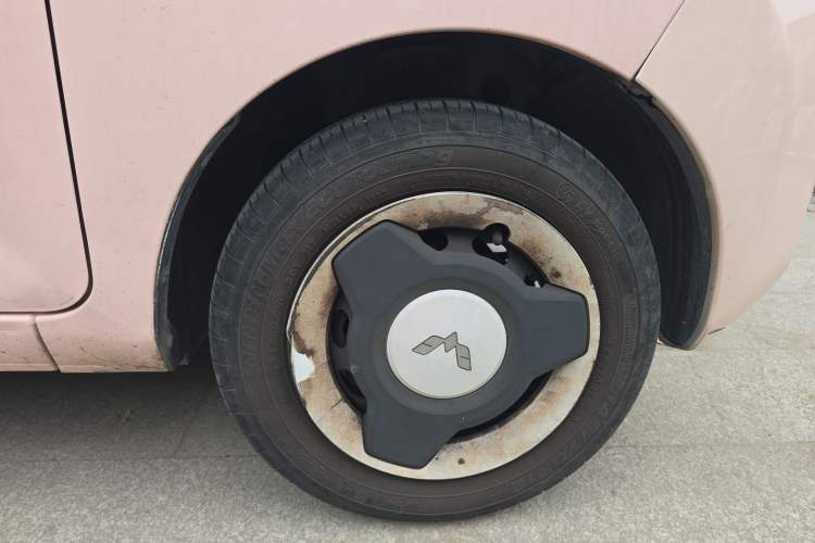 Used Wuling Hongguang MINIEV 2022 Macaron Premium Model – Lithium Iron Phosphate Right Front Wheel Hub