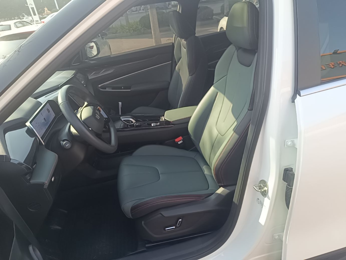 Geely Auto Emgrand X7 Sport 2024 1.5TD Dragon Edition — снимка 17