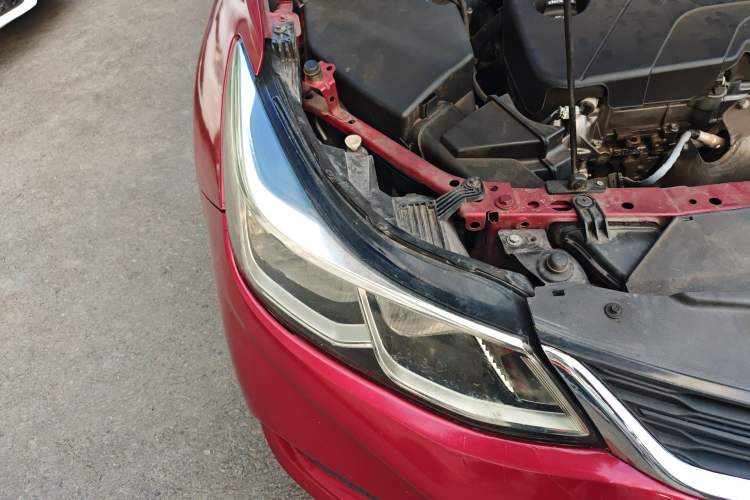 Used Chevrolet Cruze 2017 1.5L Automatic Pioneer Sunroof Edition Right Front Headlight