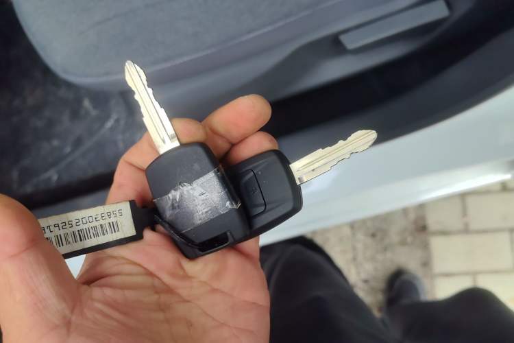 Used Wuling Hongguang New Energy 2024 All-Electric Model 300KM Practical Version Vehicle Key