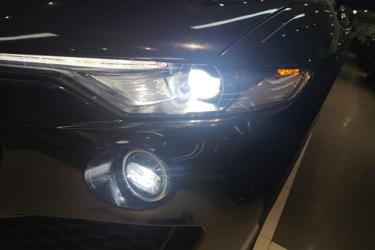 Used Maserati Levante 2018 3.0T Standard Edition Left Front Headlight