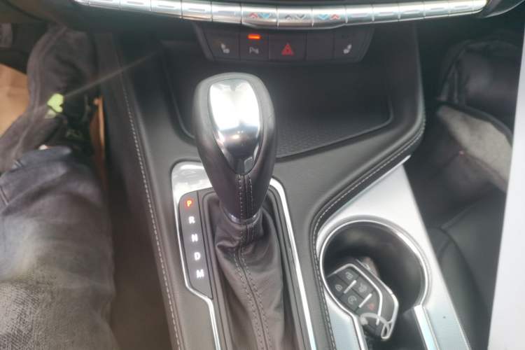 Used Cadillac CT4 2022 28T Luxury Edition Gear Lever