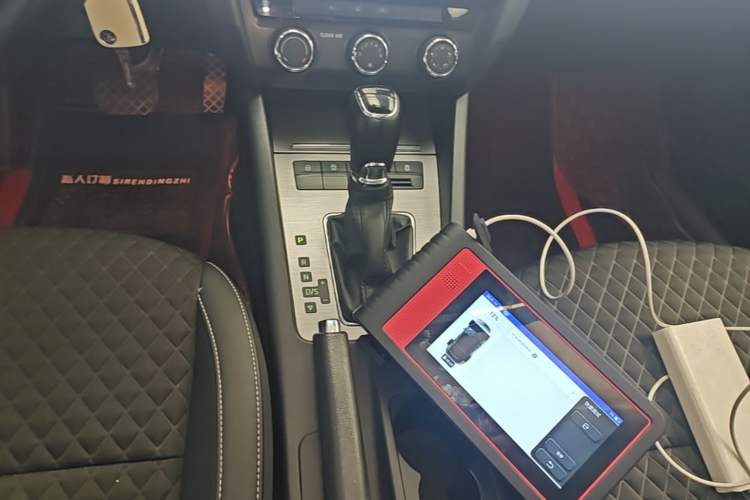 Used Skoda Octavia 2019 1.5L Automatic Smart Drive Luxury Edition China VI Standard Gear Lever