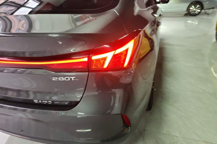 Used CHANGAN Eado 2022 PLUS Blue Whale NE 1.4T GDI DCT Flagship Edition Right Rear Taillight