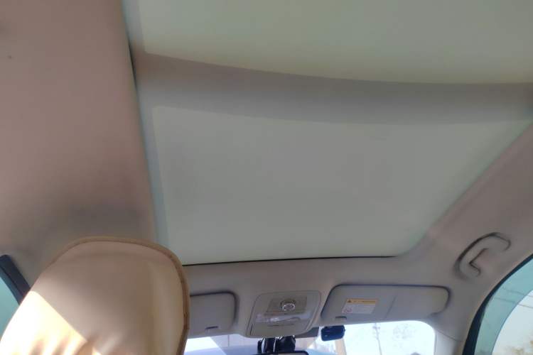 Used Roewe RX8 2018 30T Smart Connectivity Two-Wheel Drive Flagship Edition