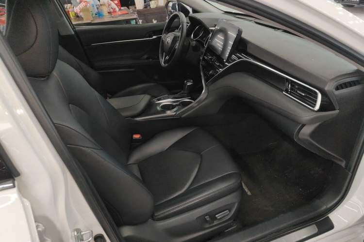 Used Toyota Camry 2023 2.0G Luxury Edition