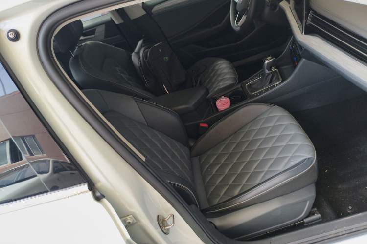 Used Volkswagen Sagitar 2023 200TSI DSG Excellence Edition Right Front Seat