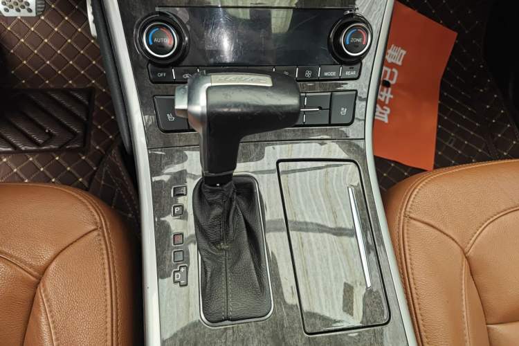 Used Haval H8 2015 2.0T Two-Wheel-Drive Luxury Version Gear Lever