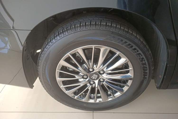 Used Toyota Vellfire 2023 Crown Dual-Engine 2.5L HV Prestige Edition
