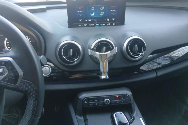 Used Wey VV7 2017 VV7c 2.0T Flagship Model Audio And AC Panel