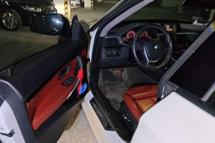 Used BMW 3 Series GT 2016 320i Design Package Edition Interior 3