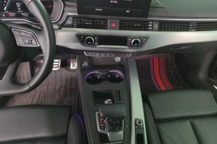 Used Audi A4L 2022 40 TFSI Luxury Dynamic Model Audio And AC Panel