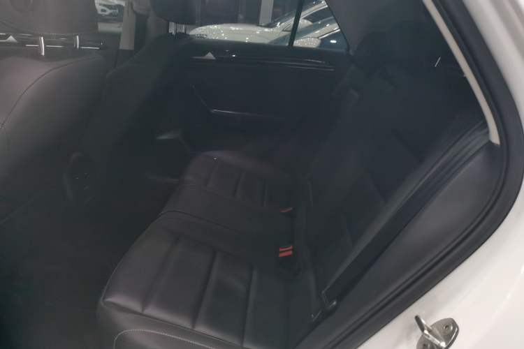 Used Volkswagen T-ROC 2021 280TSI DSG Two-Wheel Drive Comfort Connect Edition