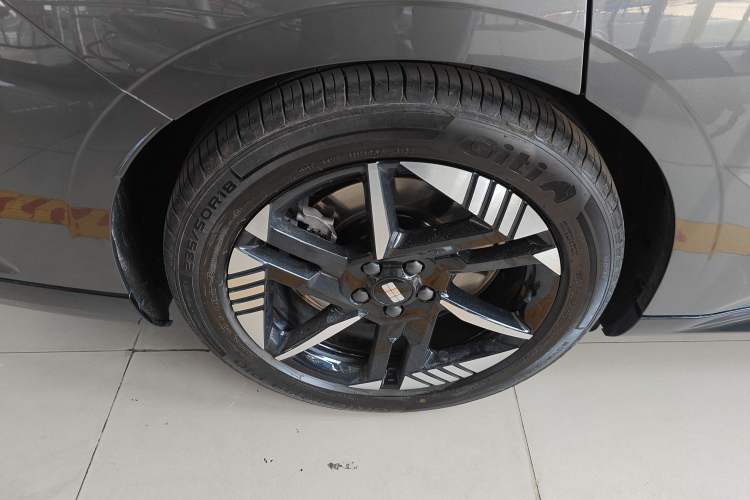 Used Geely Galaxy E8 2024 550 km Range Rear-Wheel-Drive PRO