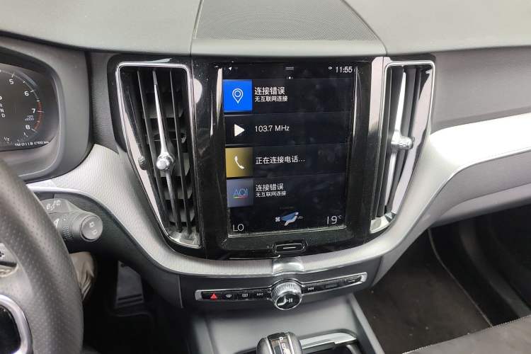 Used Volvo XC60 2018 T5 4x4 Smart & Sporty Edition Audio And AC Panel