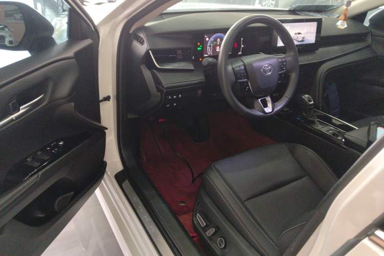 Used Toyota Camry 2024 Dual-Motor 2.0 HGVP Luxury Edition
