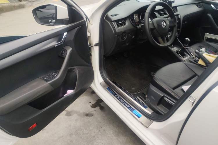 Used Skoda Octavia 2017 Classic Model 1.6L Manual Standard Edition
