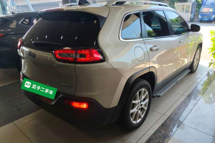Used Jeep Cherokee 2016 2.0L Superior Edition
