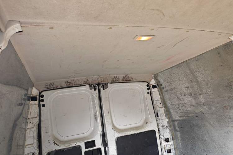 Used Iveco Eurocargo 2018 2.3T Short-Wheelbase Low-Roof Van F1A